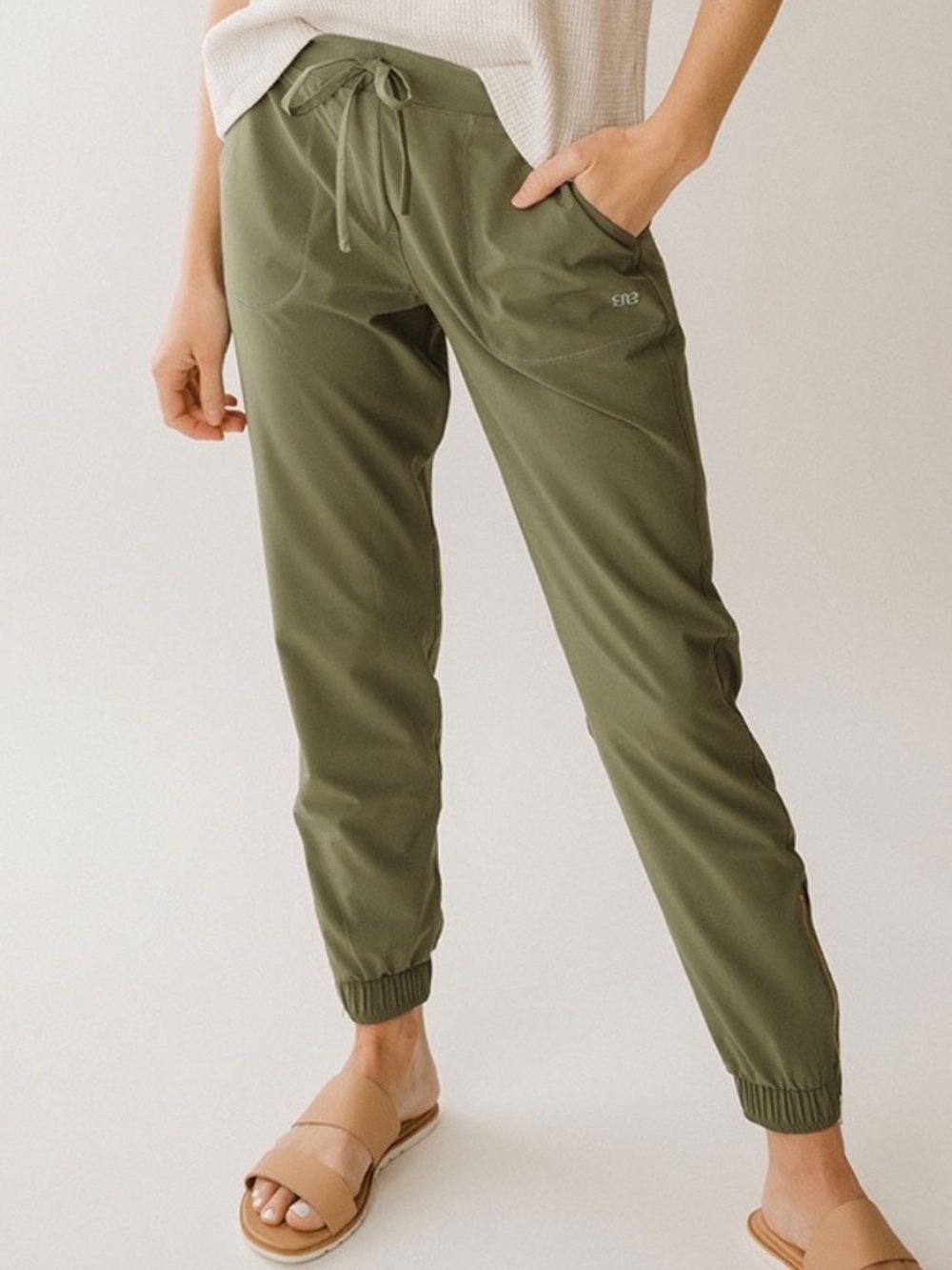Albion Fit - Jetsetter Joggers in army green - athlesure cargo jogging pants